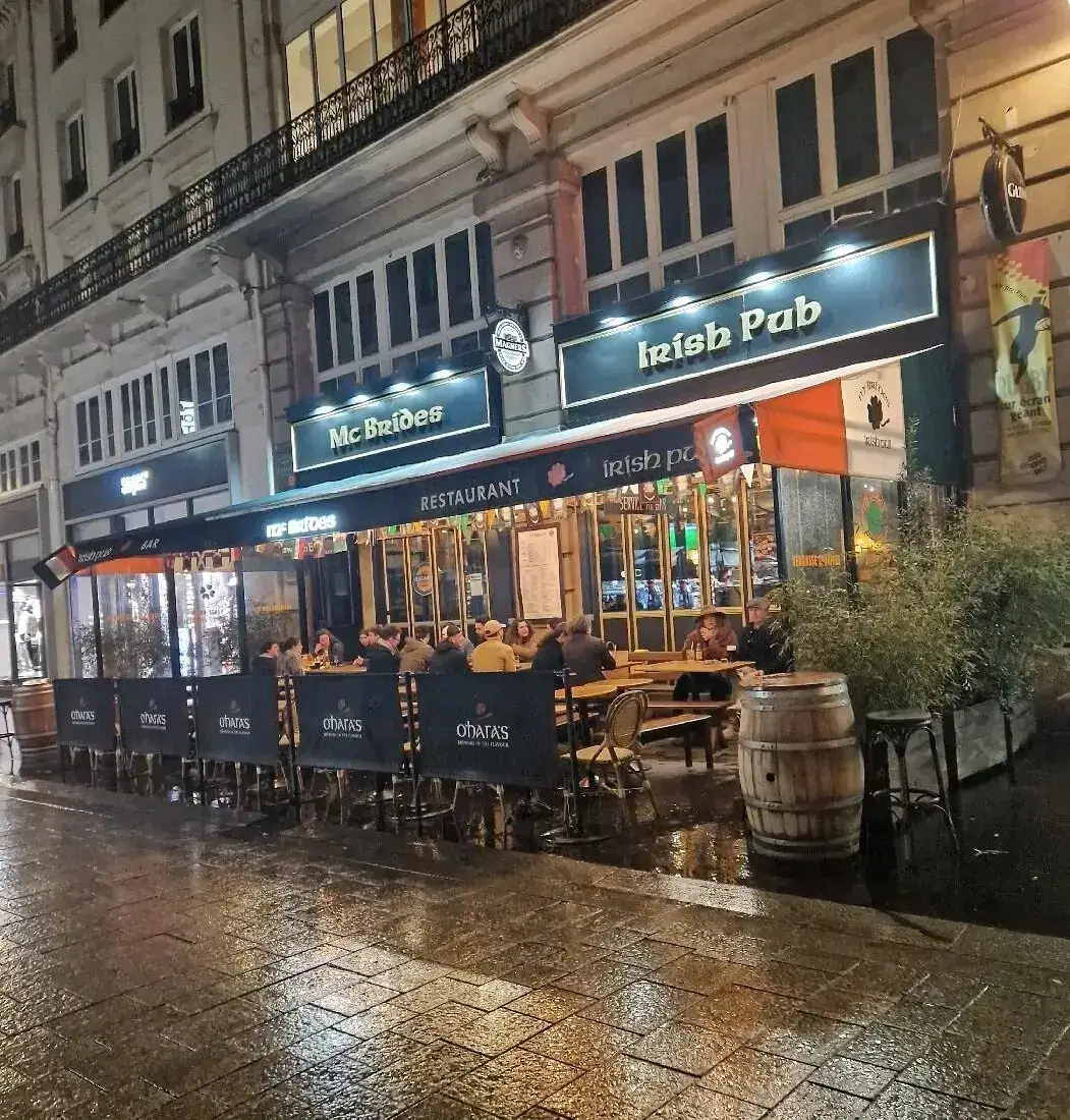 Meet, Drink & Party Pubcrawl, 54 rue Saint-Denis, Paris