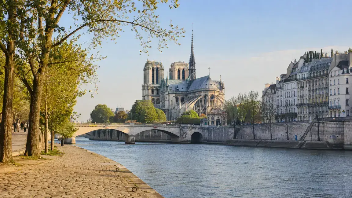 Île de la Cité Walking Route: Historic Paris · Paris